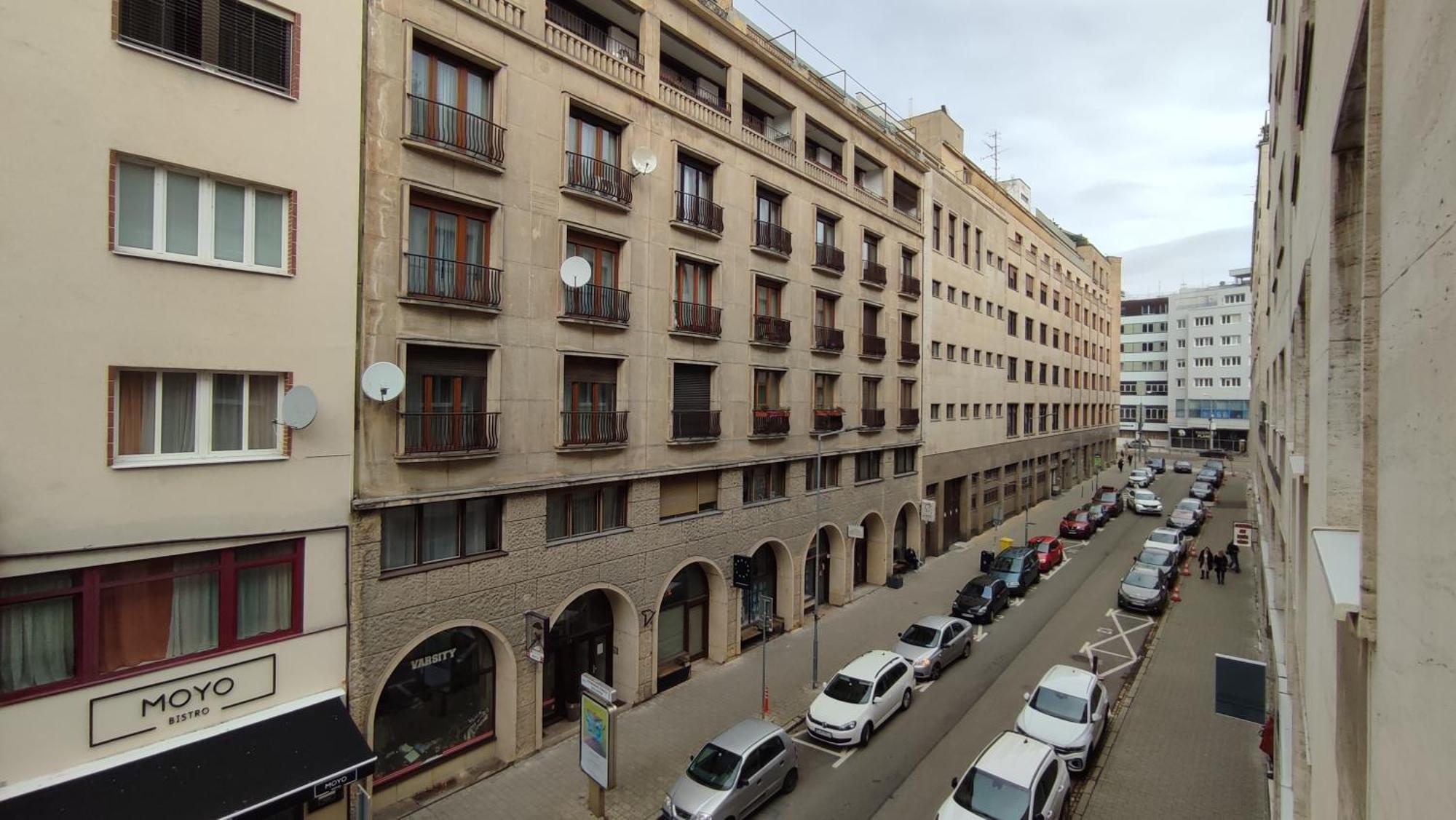 Bratislava Oldtown Apartment 130M2 ,60M2 Terrace And 2 Bathrooms Buitenkant foto