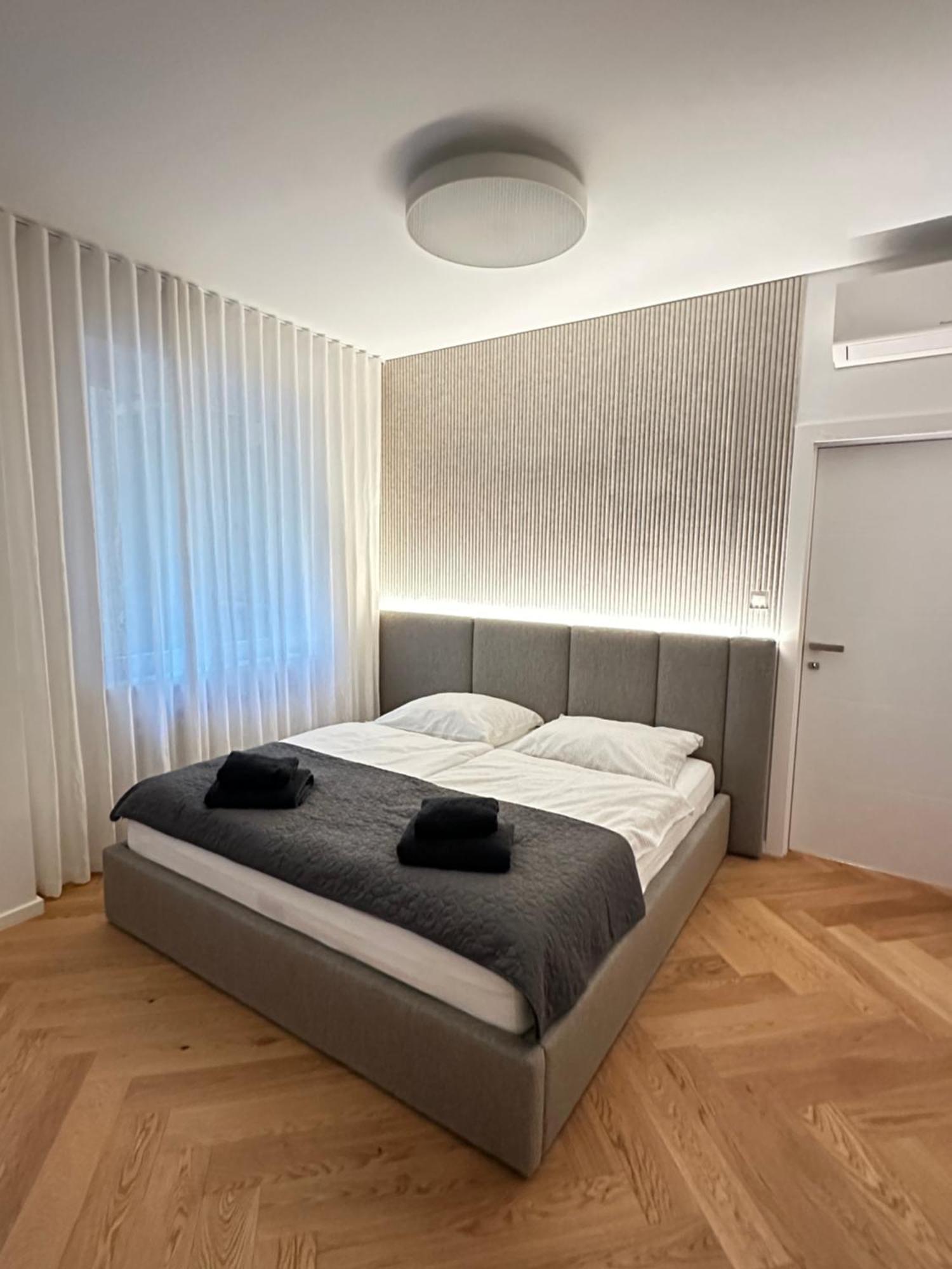 Bratislava Oldtown Apartment 130M2 ,60M2 Terrace And 2 Bathrooms Buitenkant foto